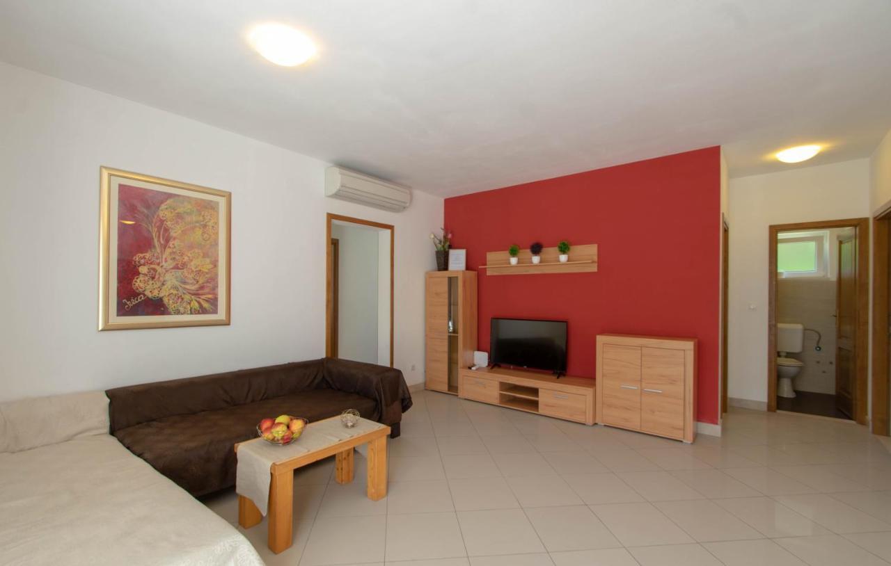 Apartments Valeria Zrnovo Luaran gambar